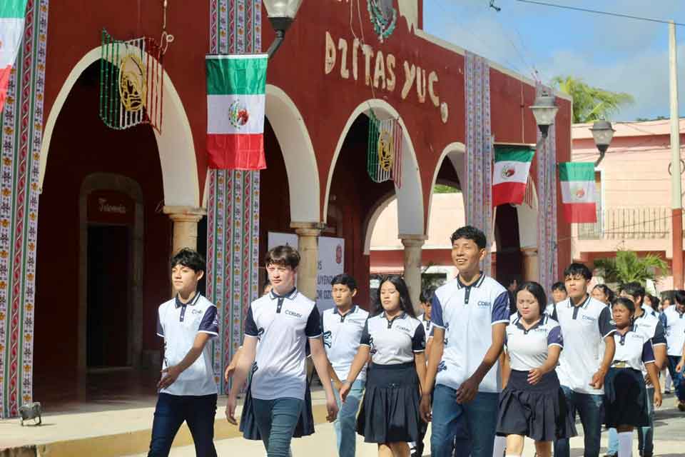 Dzitas conmemora el 214 Aniversario de la Independencia de México
