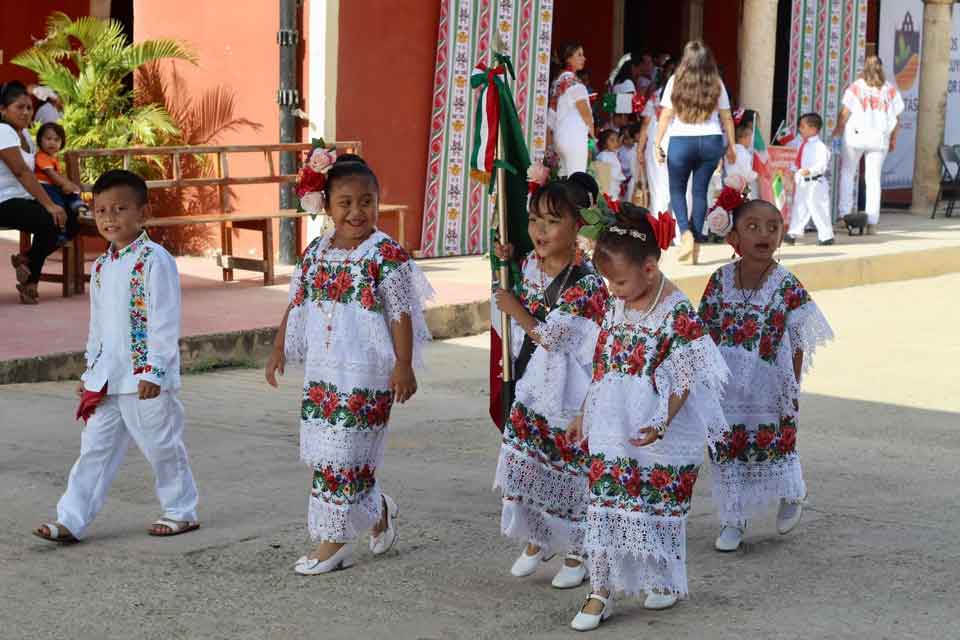 Dzitas conmemora el 214 Aniversario de la Independencia de México