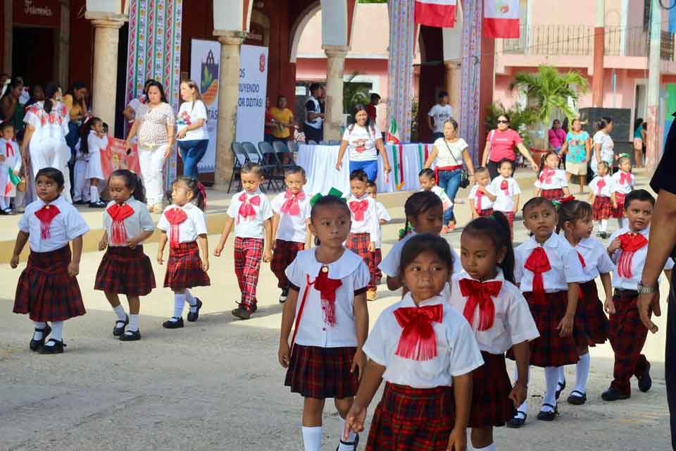 Dzitas conmemora el 214 Aniversario de la Independencia de México