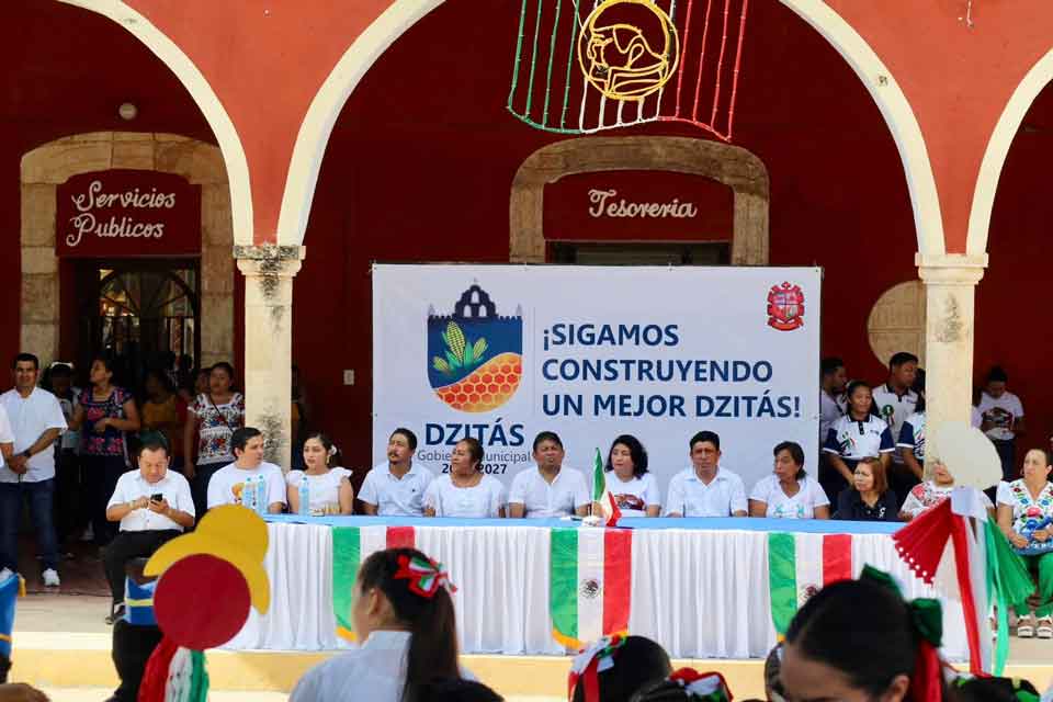Dzitas conmemora el 214 Aniversario de la Independencia de México