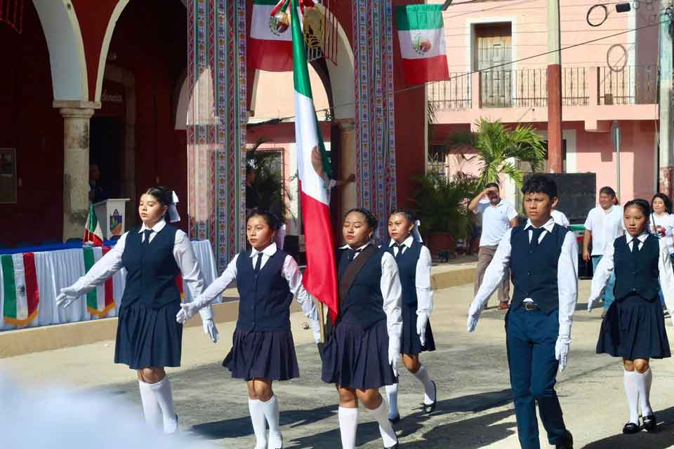 Dzitas conmemora el 214 Aniversario de la Independencia de México