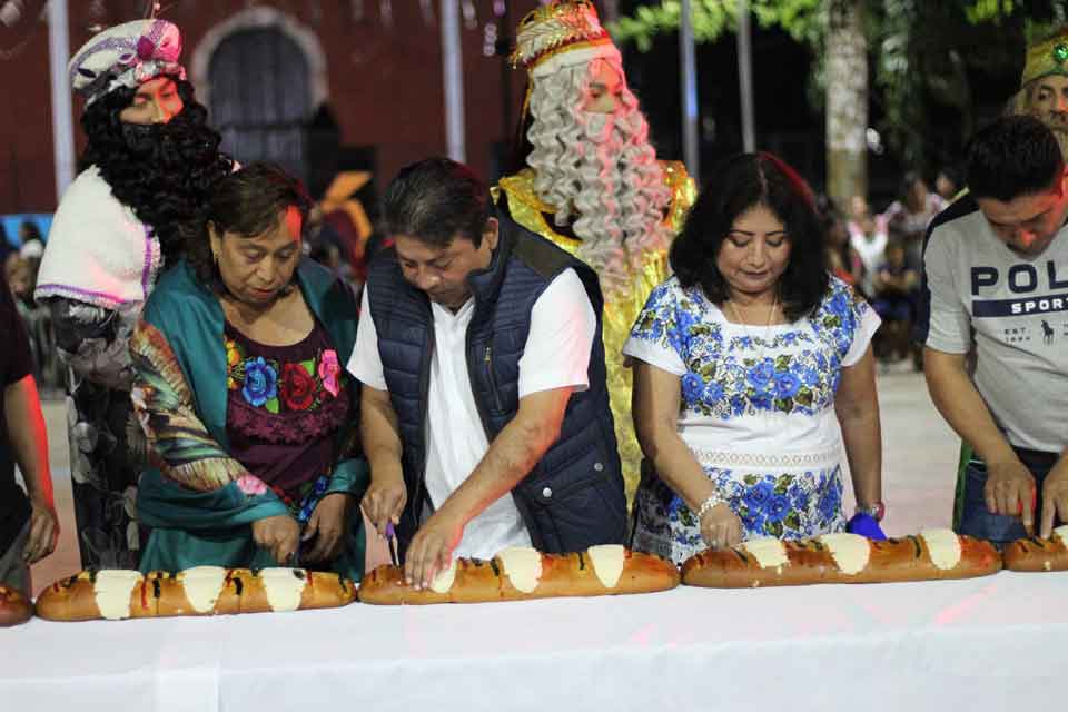 Corte de rosca de reyes en dzitás