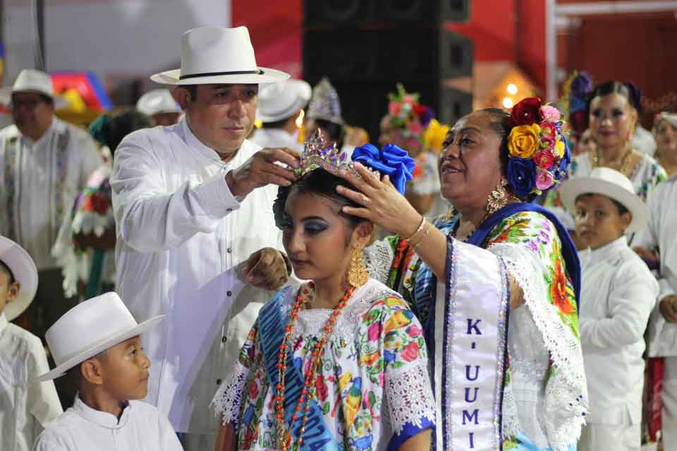 coronación de embajadoras en la Vaquería Dzitás 2025