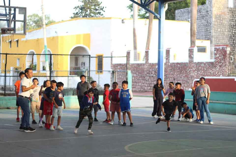 basquetbol para niños de Dzitás