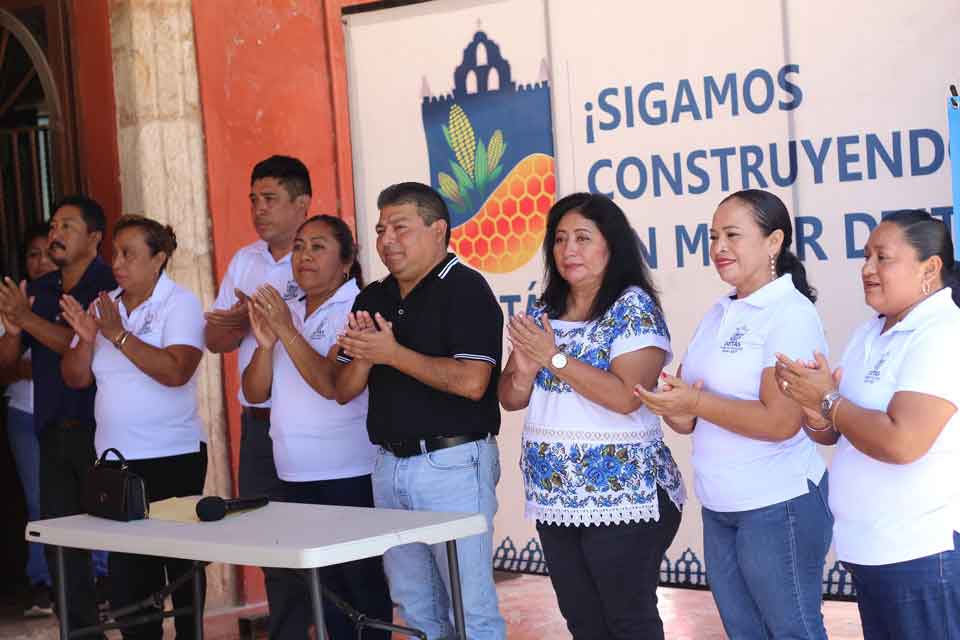Entrega de credenciales Dzitás