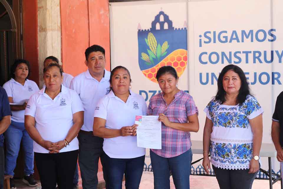 Entrega de credenciales Dzitás
