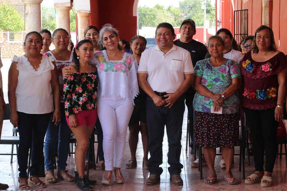 Entrega de apoyos programa Juntos por Más Dzitás