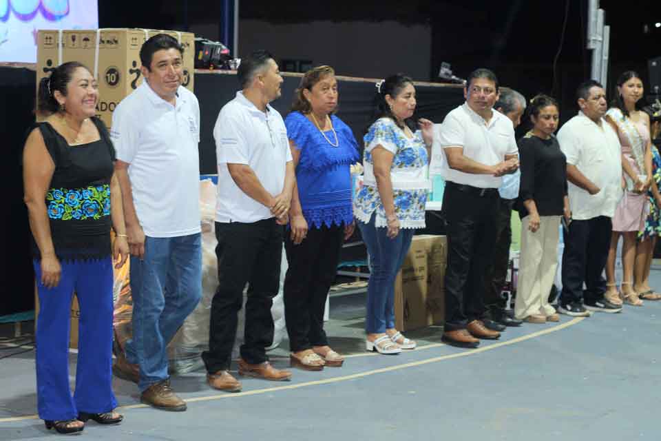 Celebración del dia del niño y de las madres en Xocempich, Dzitás