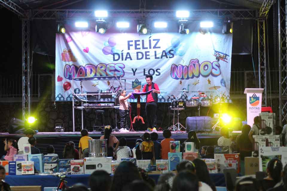 dia del niño y de la madre en Dzitás