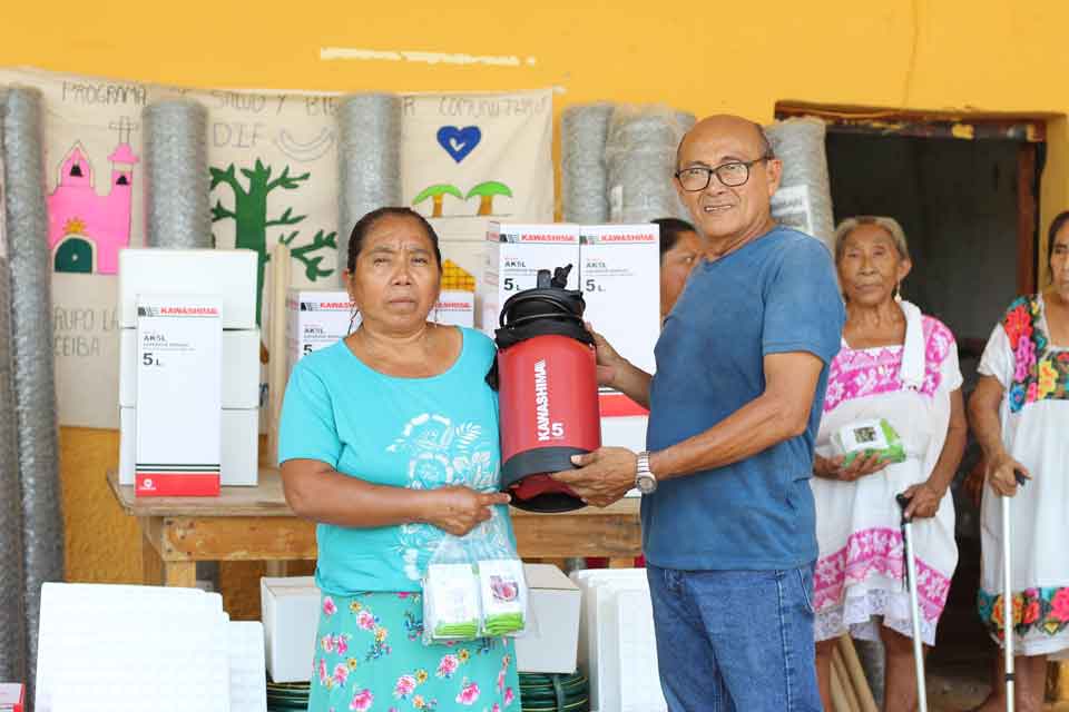 Entrega de Insumos Yaxché 8