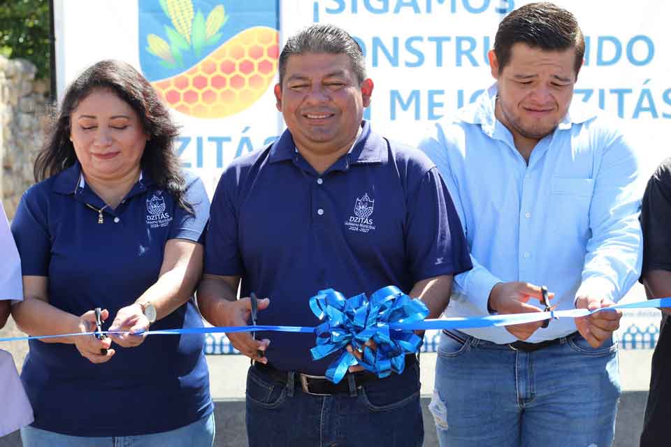 Entrega de pavimentacion en la colonia Belem, Dzitás