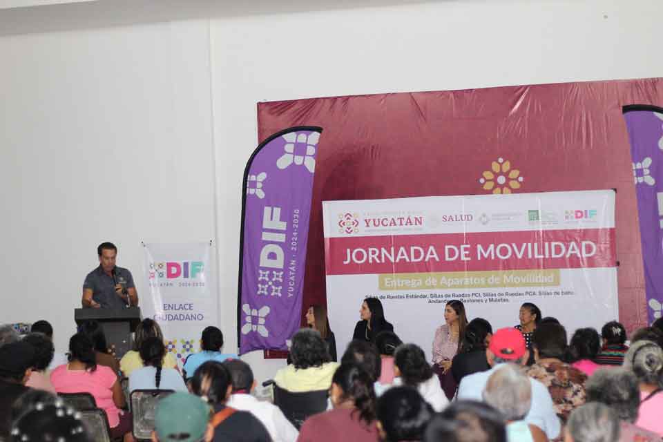 Entrega de aparatos de movilidad en Dzitás 2