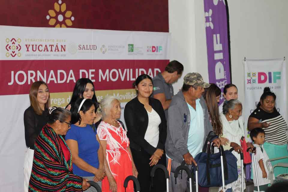 Entrega de aparatos de movilidad en Dzitás 4