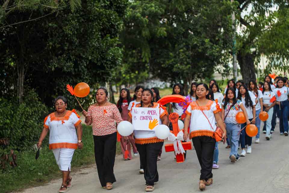 Marcha contra la violencia de la mujer en Dzitás