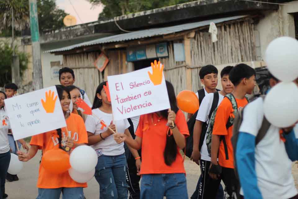 Marcha contra la violencia de la mujer en Dzitás