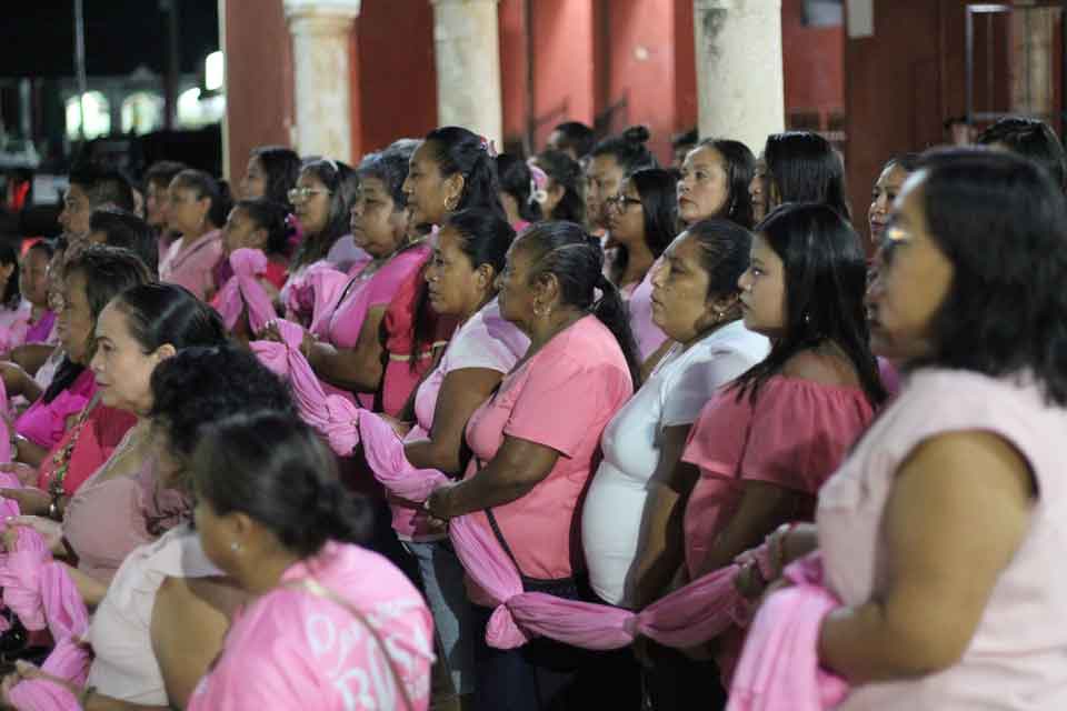 mujeres de Dzitás participando en el evento