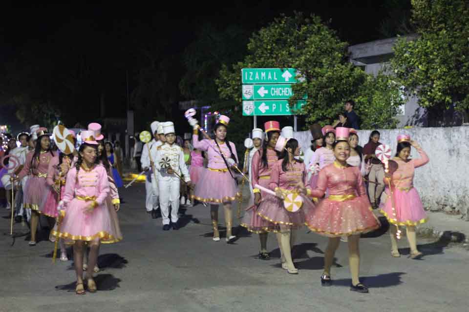 caravana navideña dzitas 2025