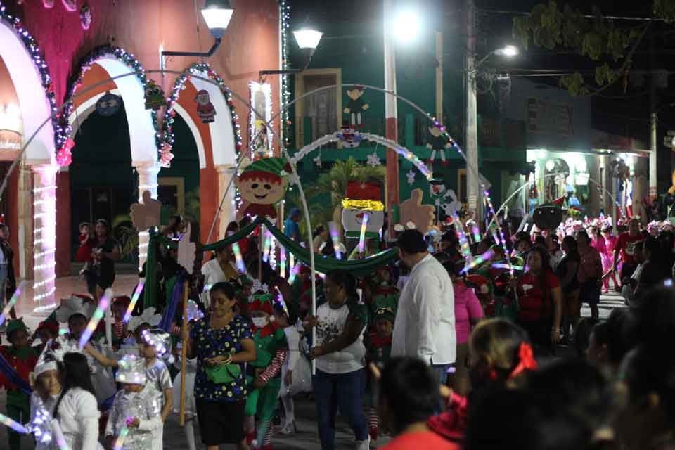 caravana navideña dzitas 2025
