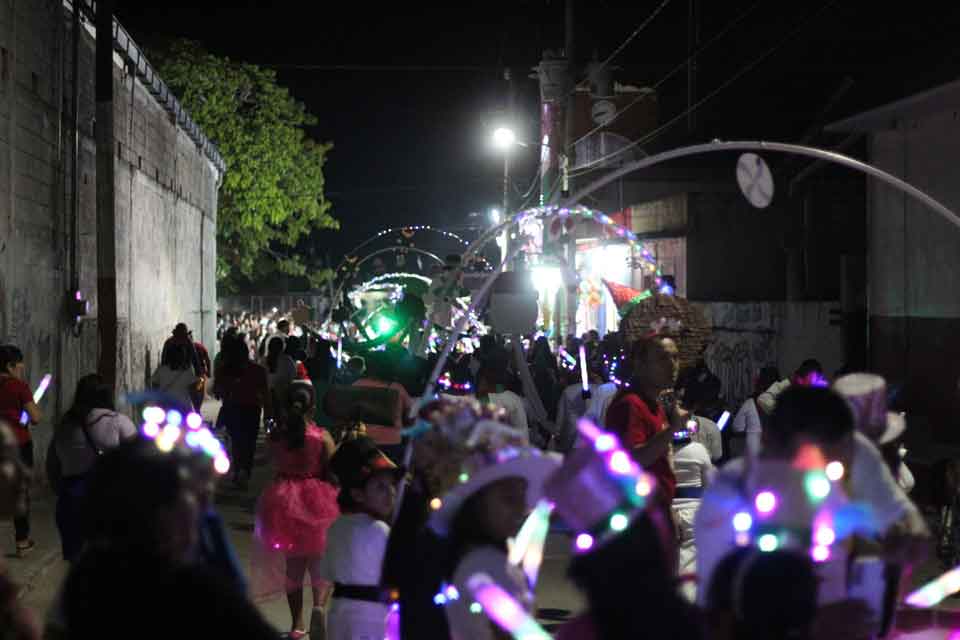 caravana navideña dzitas 2025