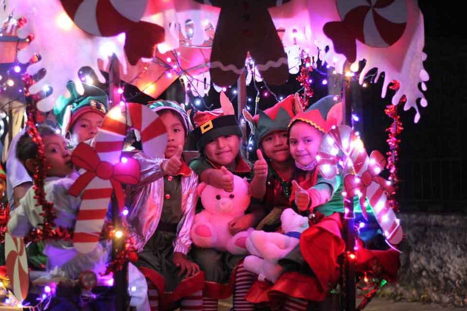 caravana navideña dzitas 2025