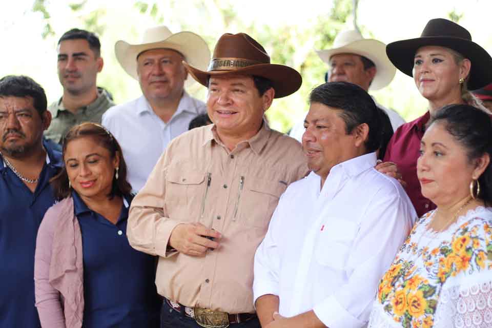 Visita Gobernador de Yucatán Dzitás