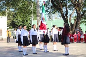 conmemoracion dia de la bandera dzitás