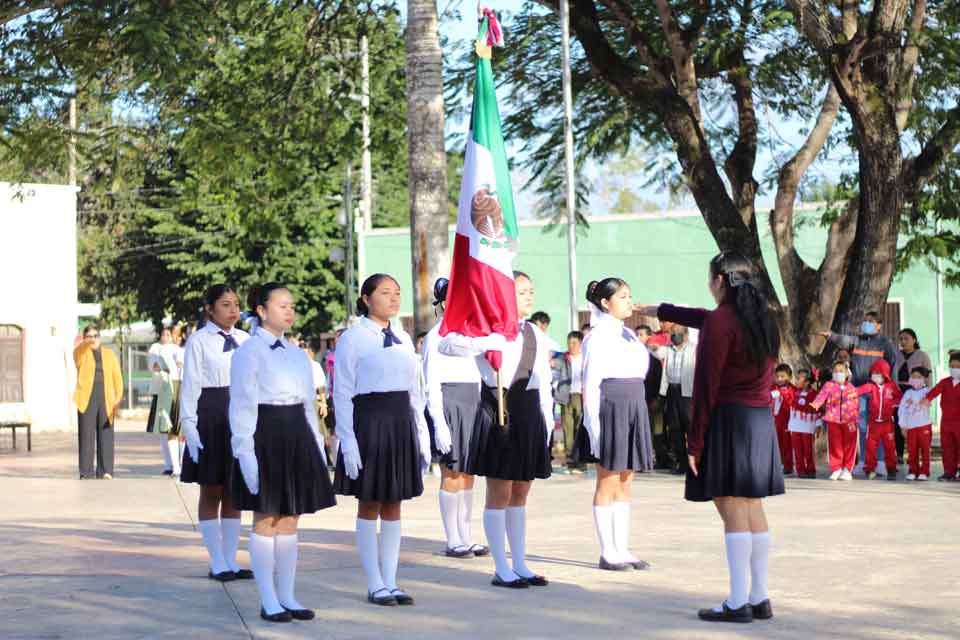 conmemoracion dia de la bandera dzitás