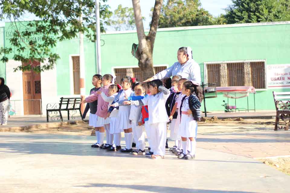 conmemoracion dia de la bandera dzitás