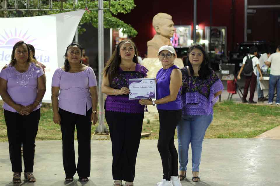 Tianguis Violeta Dzitás