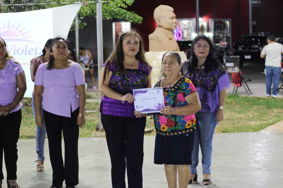 Tianguis Violeta Dzitás
